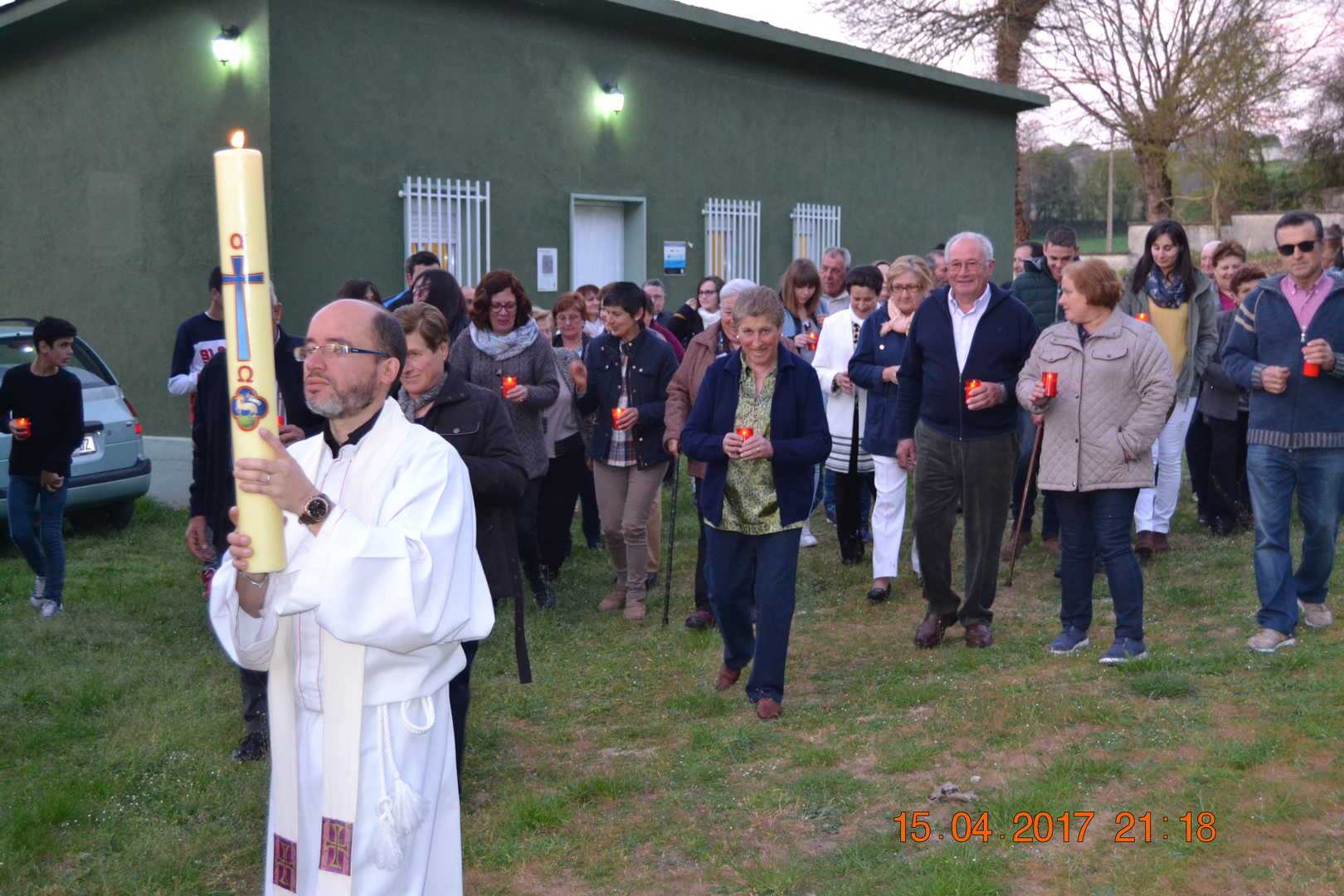 Procesión co cirio pascual